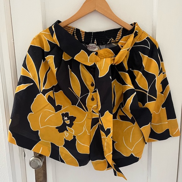 Loose High-Waist Pleated Shorts - Picture 1 of 3